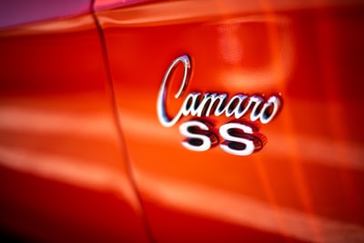 红色雪佛兰Camaro SS